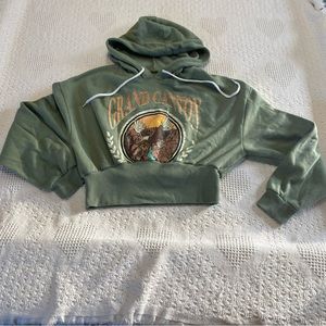 Zoe + Liv Cropped Hoodie (M)